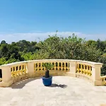 Luxury, Luminous Apartment Sea & Mountain Views