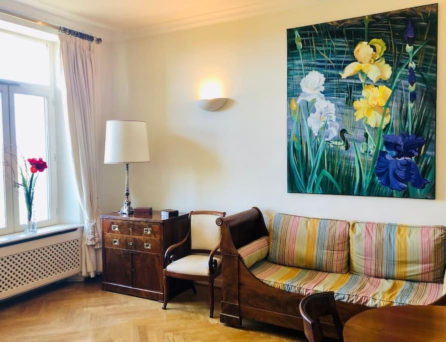 Luxury, Luminous Sea & Mountain Views *
